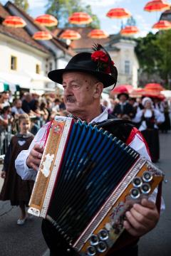 Izjemen obisk zaznamoval 50. Dneve narodnih noš in oblačilne dediščine v Kamniku (Blaž T. Muc)  (65)